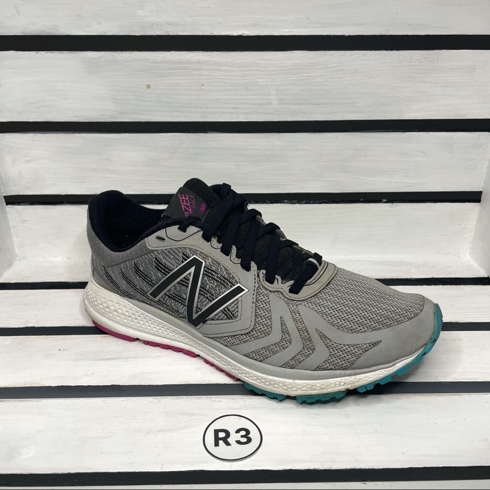 New Balance Womens Sz 7 Running Shoes Lace Up Grey